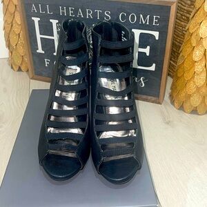 GUC Steve Madden Black Heels Sz 6.5